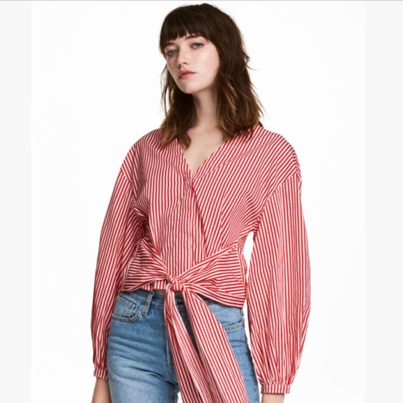 H&M Tops - ADORABLE TOP